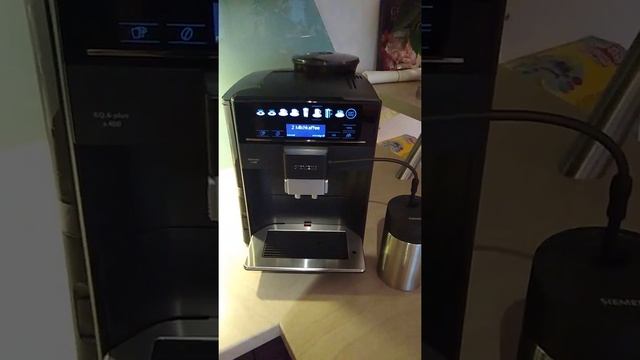 Siemens EQ.6 Plus S400 Unterschiede zu S300 und S700 Vollautomaten смотреть онлайн