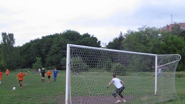 Максим Малыхин забивает пенальти в ворота "Сапфира" за "Андреевку" смотреть онлайн