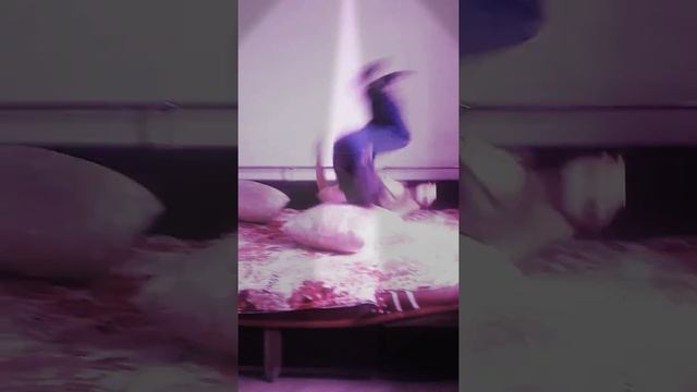 Топ сальто на спину упал