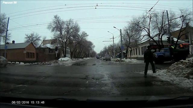 Разбрасыватели песка в лужи смотреть онлайн