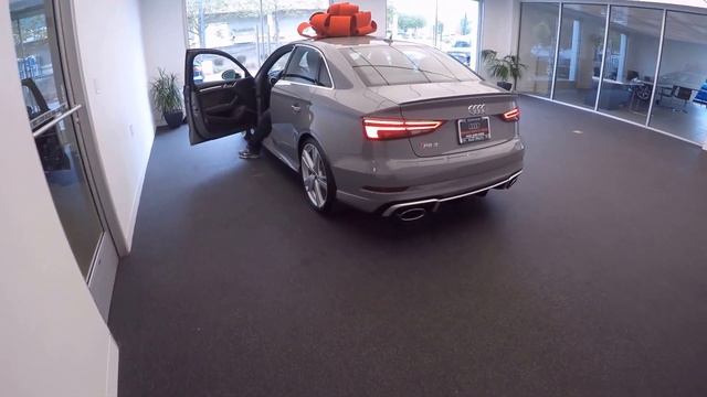 | US | New 2018 Audi RS3 Sedan смотреть онлайн