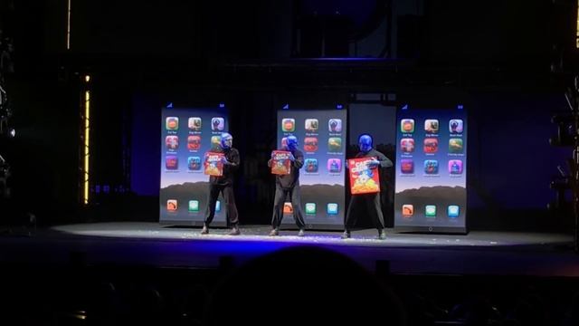 Blue Man Group - iPhone (Milano 2017) смотреть онлайн