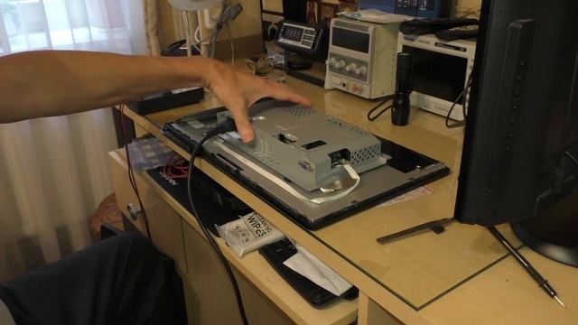 Монитор Benq G925HDA. Полностью отключается через некоторое время после включения. Ремонт смотреть онлайн
