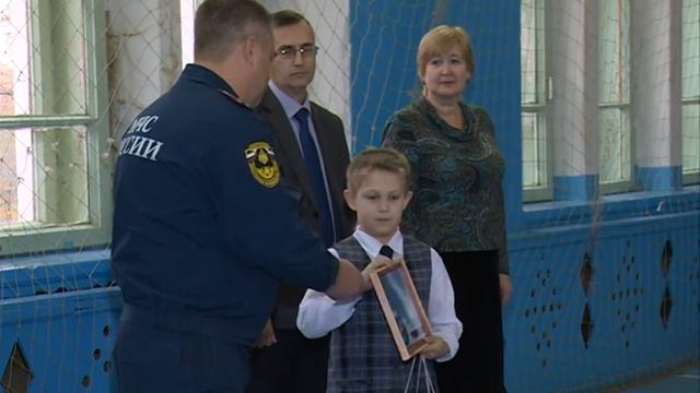 Место подвигу есть всегда. 5-классник спас женщину из огня. смотреть онлайн