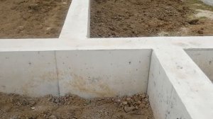 Строительство ленточного фундамента на забивных ЖБ сваях в Московской области