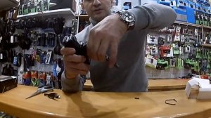 Видео обзор велосипедного фонаря Lezyne Mega Drive 1800i, от Киевского магазина VeloViva