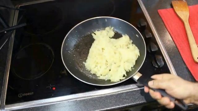 ОМЛЕТ по итальянски: с картошкой, сыром, ветчиной. Омлет и на завтрак и на обед и на ужин! смотреть онлайн