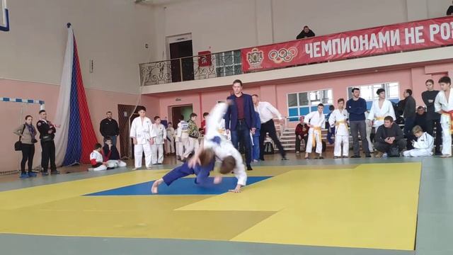 Антонов Юра в синем кимано 2 смотреть онлайн