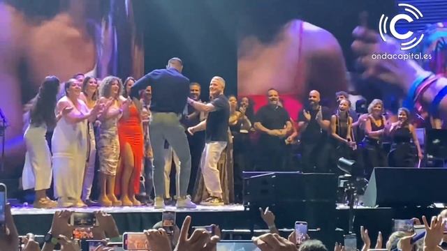 Joaquín Sánchez sube a bailar en el concierto de Alejandro Sanz | Vídeo completo смотреть онлайн