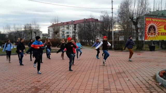 Флешмоб в Краснотурьинске/ www.krasnoturinsk.info смотреть онлайн