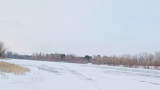 Аэролодка. Морозы отпустили, лёд на Криуше подмывает. смотреть онлайн