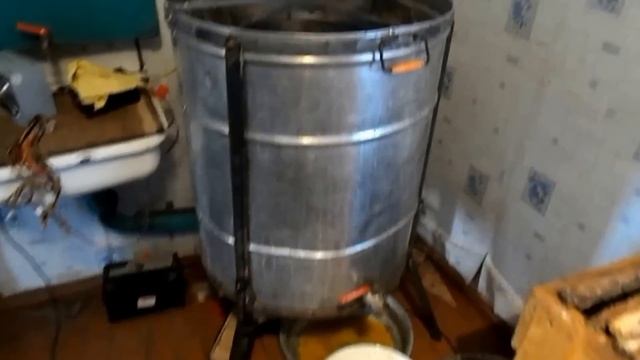 Самодельная 48- ми рамочная медогонка смотреть онлайн