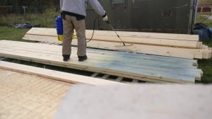 Обработка досок антисептиком дешёвым китайским опрыскивателем.