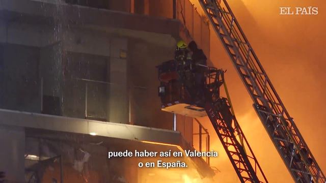 VALENCIA | La ingeniera que peritó el edificio: "Prendió tan rápido porque tenía poliuretano" смотреть онлайн