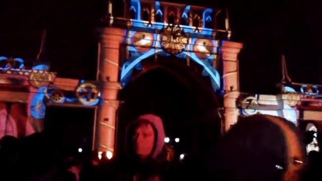 Световое шоу на главном входе в парк-усадьбу Царицыно (7896) смотреть онлайн