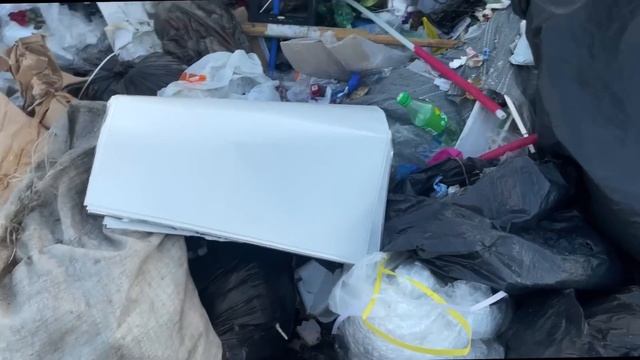Деньги на свалке. Витёк мусорщик. Свалка Беларуси смотреть онлайн