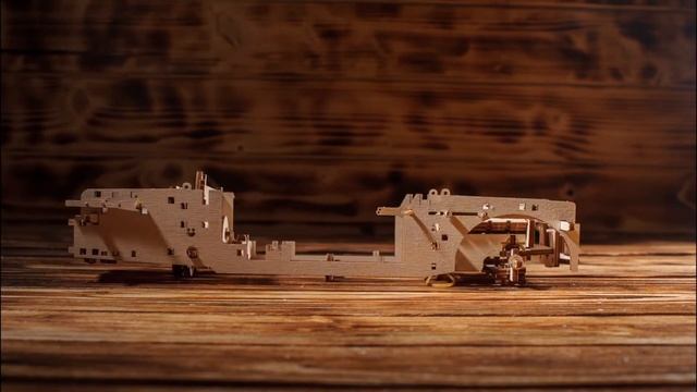 Видео в жанре stop motion (модель Ugears-Cabriolet) смотреть онлайн