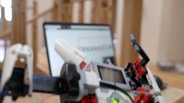 Подробно Разбираемся с Гитарой Lego Mindstorms EV3 смотреть онлайн