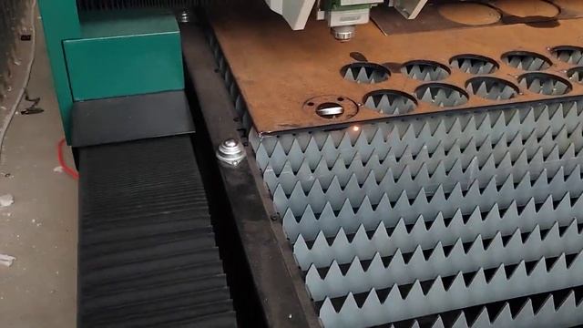 Лазерный станок по резки металла. В наличии в России, в Краснодаре по очень приемлемым ценам. смотреть онлайн