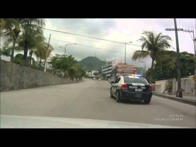 Tough bus driver from Acapulco - Суровый водитель автобуса из Акапулько