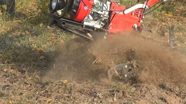 КАК  МОТОБЛОКОМ ПАХАТЬ ОГОРОД  НА ФРЕЗАХ