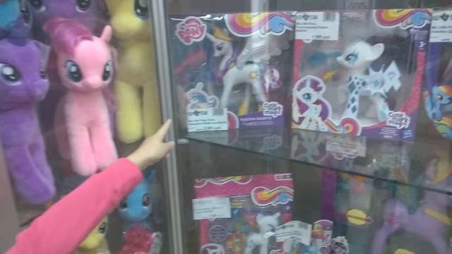 Выбираем куклу в детском магазине смотреть онлайн