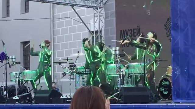 Шоу барабанщиков на конкурсе Drumsfest Russia-ансамбль Zanoza смотреть онлайн