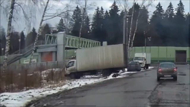 Автозапуск на скорости без ручного тормоза (Didn’t put on the handbrake) смотреть онлайн