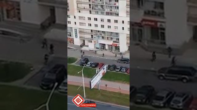 На Грушевке разгон. ОМОН стреляет куда попало и целится по балконам. смотреть онлайн
