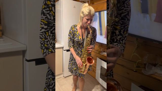 Аааа, @LADYNSAX_OFFICIAL играет мой трек 😍😍😍 Невероятно получилось 😌 смотреть онлайн