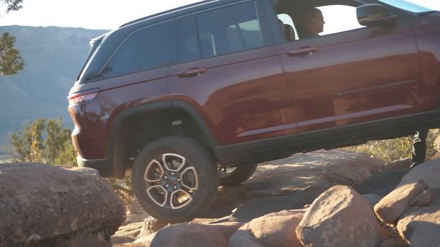 2022 Jeep Grand Cherokee | A Real SUV смотреть онлайн