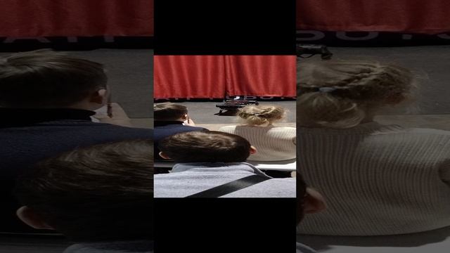 РоботоСобака танцевака.mp4