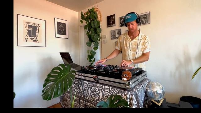 Cafe Bronzthighz Vol. 1 | Live DJ Set - Groovy House, Brunch, & Disco смотреть онлайн