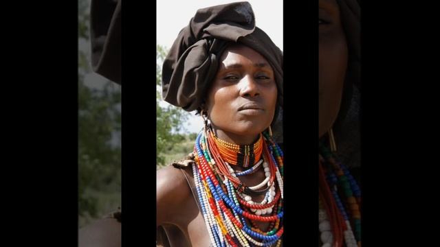 Украшения из бисера Африканских стран #бисероплетение #бисерныеукрашения #africa смотреть онлайн