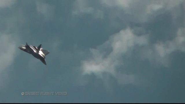 SUKHOI SU-57 IGNORE GRAVITY @ MAKS AIRSHOW