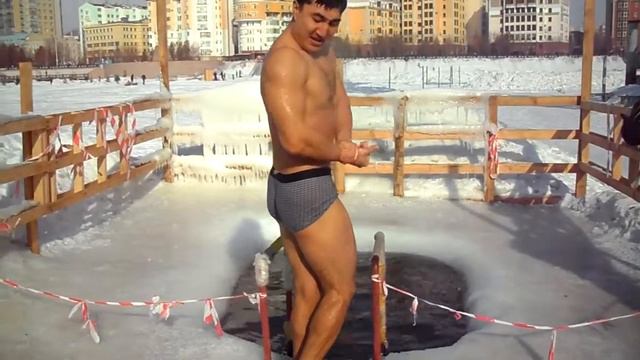 Прорубь в Астане. 04.03.2018. смотреть онлайн
