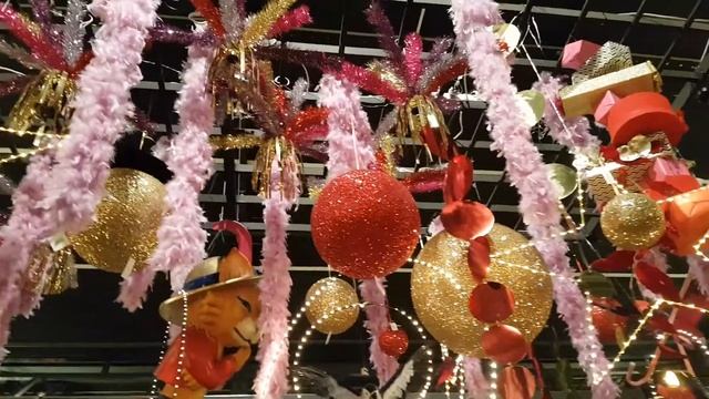 Как украшают магазины на Рождество в Голландии? 2 смотреть онлайн