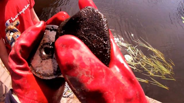 ПОИСКОВЫЙ МАГНИТ.Выловили из реки кошелёк,а в нём... смотреть онлайн