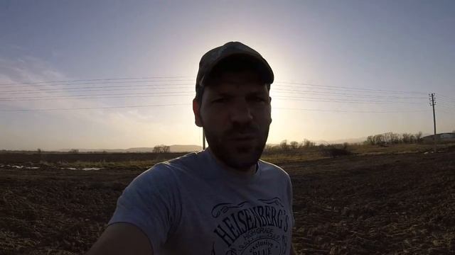 Подготавливаем почву под посев моркови и свёклы .Приехала дочь помогает мне смотреть онлайн