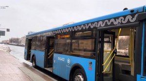 Автобус ЛиАЗ-5292.65 следует по маршруту 731 ”138-й кв. Выхина - Стадион - 148-й кв. Выхина”