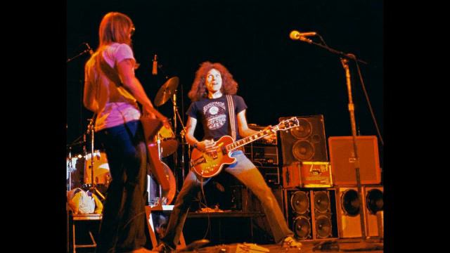 Jorma Kaukonen and Michael Falzarano. "Hot BBQ Sauce" at the "Keystone" in Berkeley, CA. on 2-17-84 смотреть онлайн