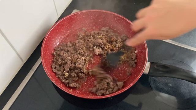 PATATESLİ YUMURTA - PEYNİRLİ PATATESLİ OMLET TARİFİ - PEYNİRLİ YUMURTALI PATATES NASIL YAPILIR ?