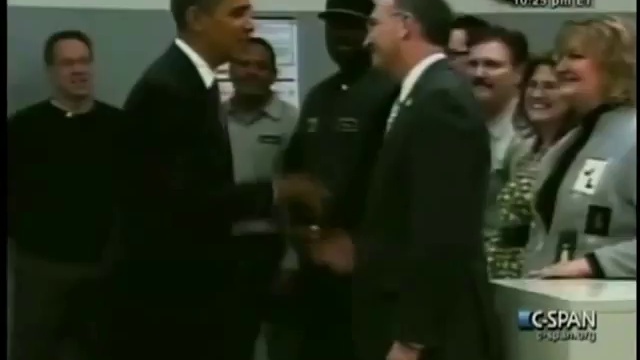 Как Обама приветствует друзей смотреть онлайн