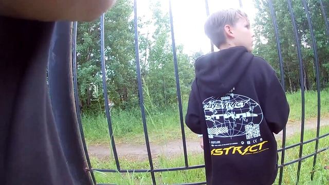 СМЕРТЕЛЬНЫЙ БАНИК ЧЕРЕЗ ЗАБОР / ЗЛОЙ БАТЯ / КАТКА ЛАЙФСТАЙЛВЛОГ №3 смотреть онлайн