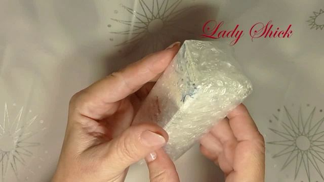 Упаковка лифтинг-сыворотки Lady Shick перед отправкой покупателю.
