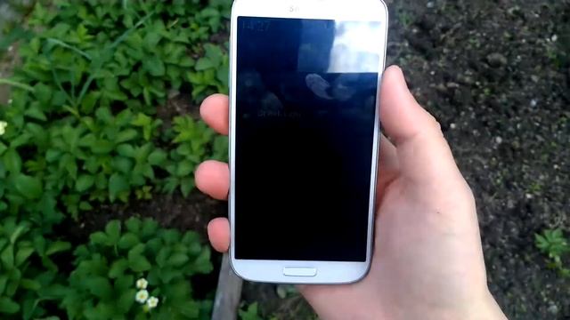Поведение экрана Samsung Galaxy S4 на очень ярком солнце смотреть онлайн