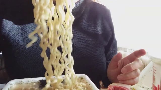 ЗАКУПКА Продуктов В МАГАЗИНЕ СВЕТОФОР. МУКБАНГ ЛАПШИ ЛАГМАН смотреть онлайн