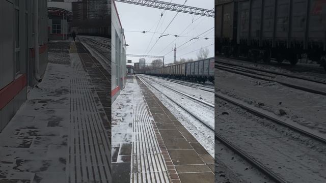 2ЭС6-245 с грузовым поездом следует через о.п Первомайская смотреть онлайн