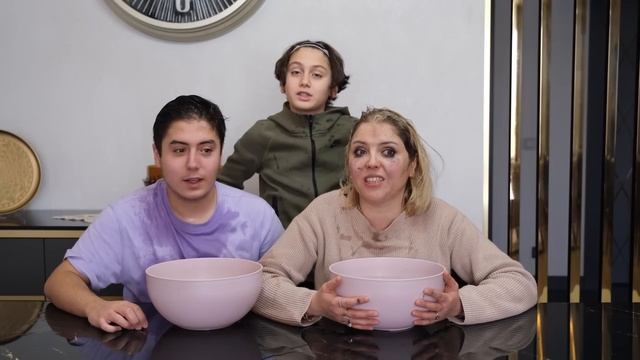 KİM DAHA CHALLENGE !! Kafaları suya sokma oyunu oynadık !! смотреть онлайн