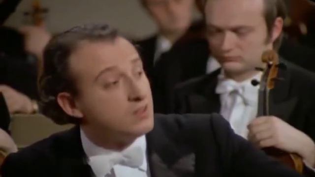 Mozart - Piano Concerto No19 Pollini, Böhm ,Wiener philharmoniker смотреть онлайн